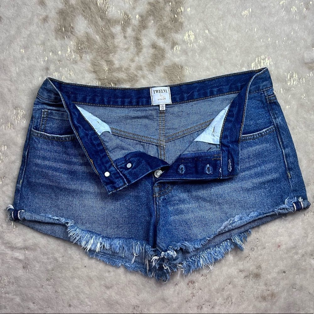 Twelve by Ontwelfth Button Fly Medium Wash Distressed Denim Cut Off Shorts 💗